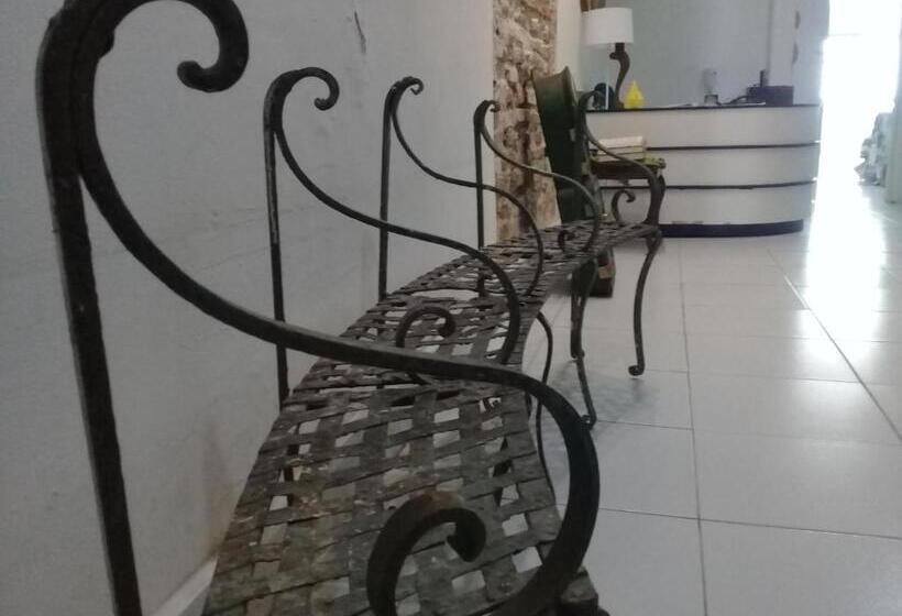 Mangue Oranje Hostel