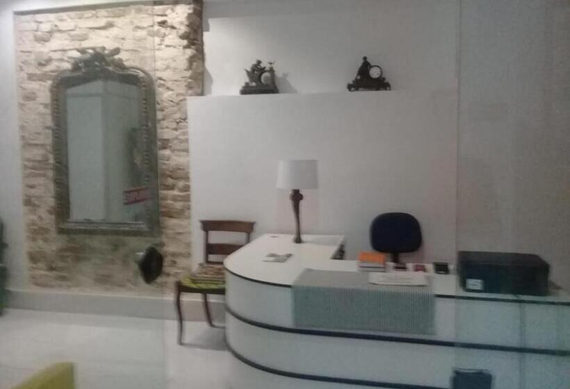 Mangue Oranje Hostel