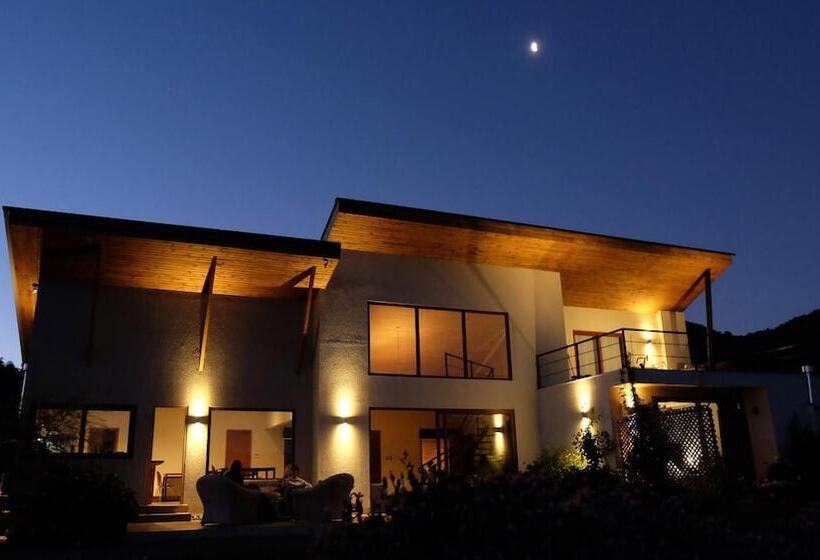 تختخواب و صبحانه Callihue Lodge