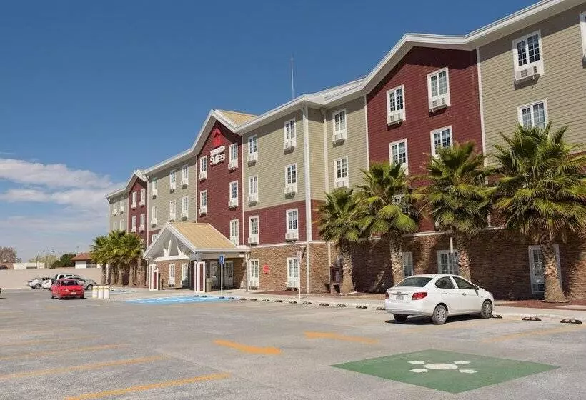هتل Extended Suites Tijuana Macroplaza