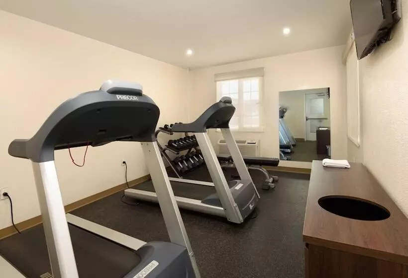 هتل Extended Suites Tijuana Macroplaza
