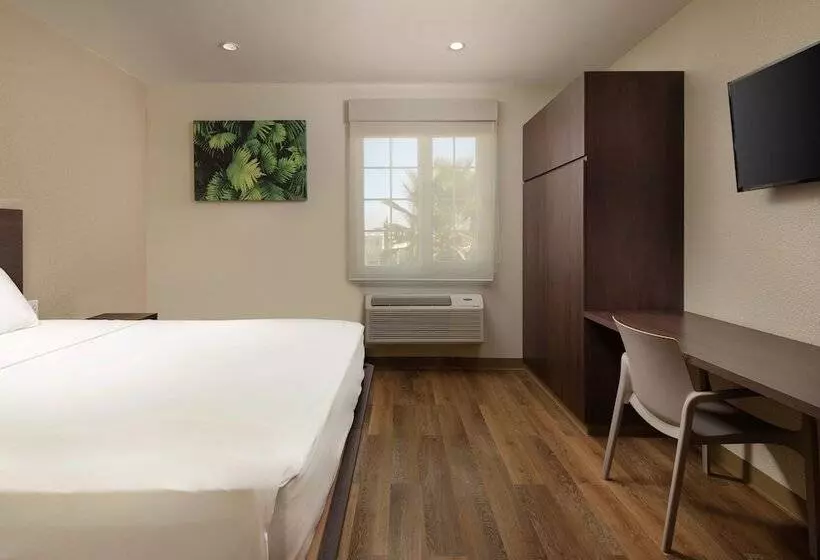 هتل Extended Suites Tijuana Macroplaza