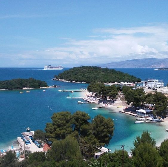 בית מלון כפרי Majestic