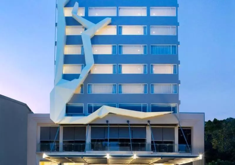 هتل Royal Bay  Makassar