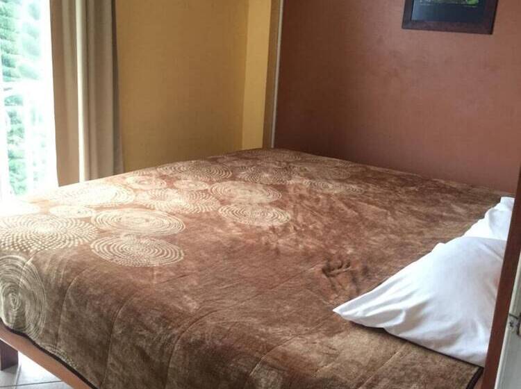 Otel Y Estancia 24 7