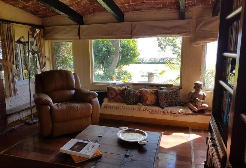 Casa Palomas Bed And Breakfast