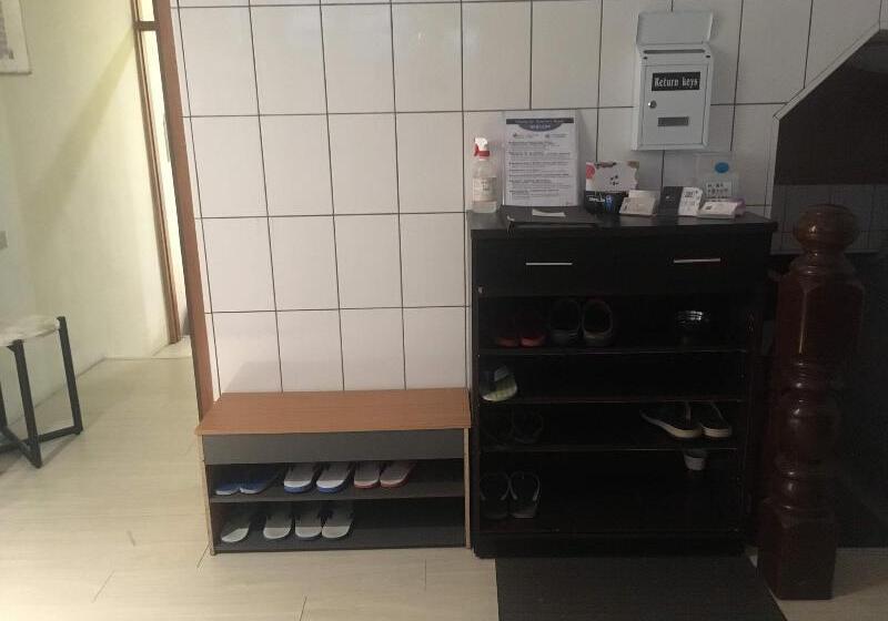 هاستل Little House