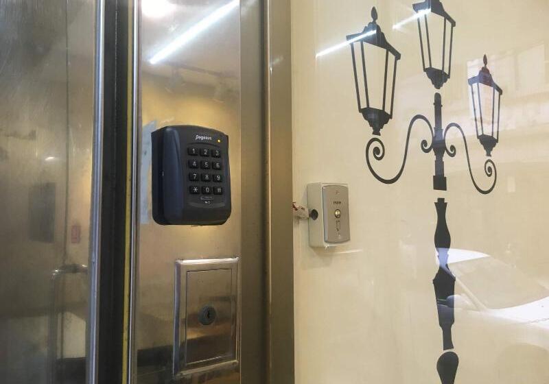 هاستل Little House