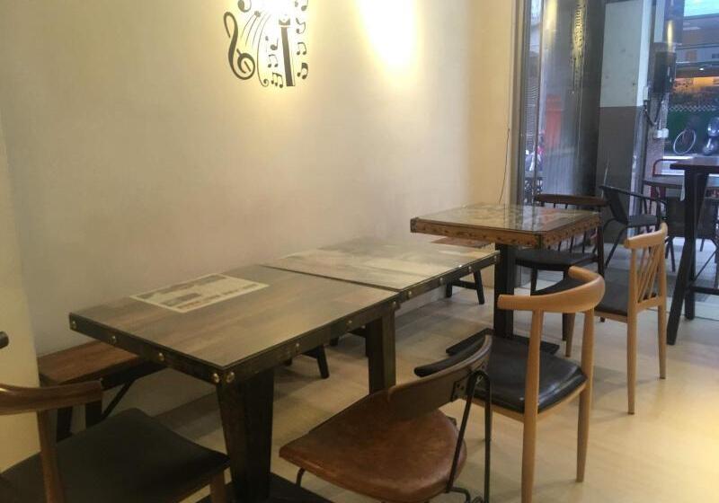 هاستل Little House