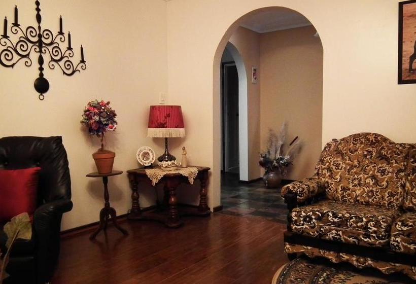 تختخواب و صبحانه The Spanish Guesthouse For Rooms Only