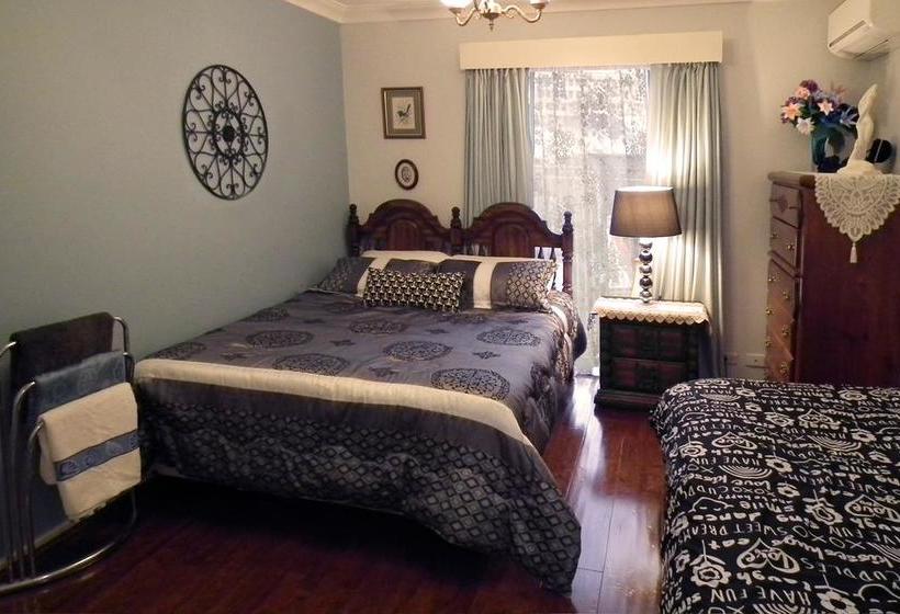 تختخواب و صبحانه The Spanish Guesthouse For Rooms Only