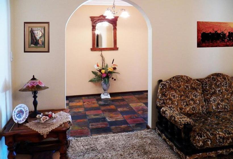 تختخواب و صبحانه The Spanish Guesthouse For Rooms Only