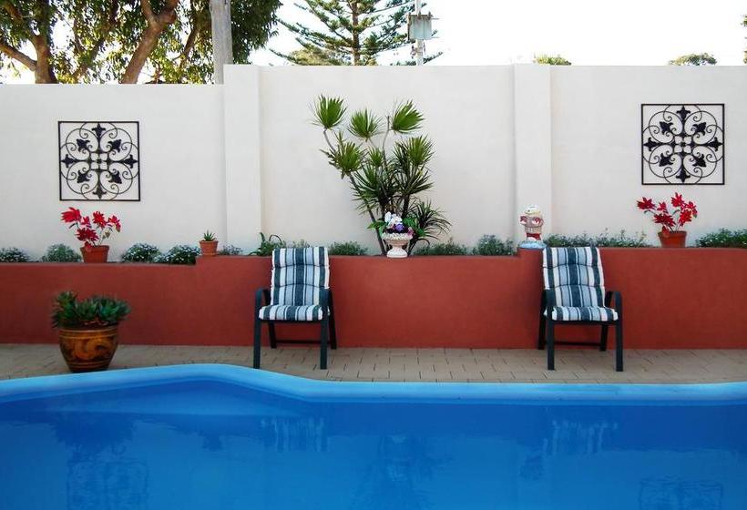 تختخواب و صبحانه The Spanish Guesthouse For Rooms Only