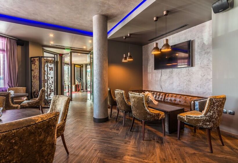 All Seasons Residence Hotel Free Parking