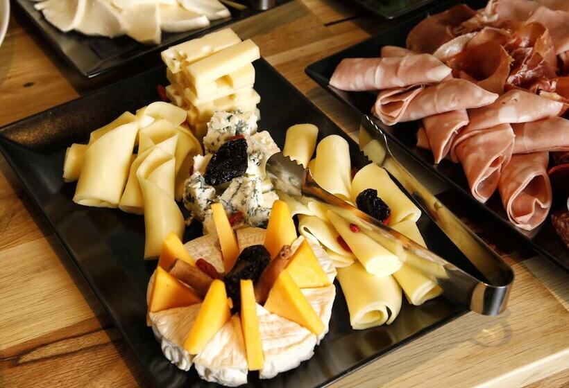 All Seasons Residence Hotel Free Parking