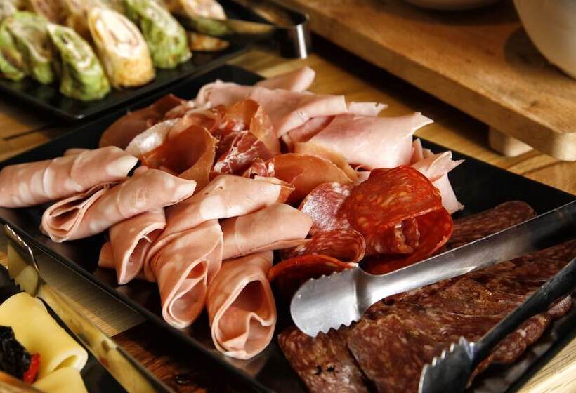 All Seasons Residence Hotel Free Parking