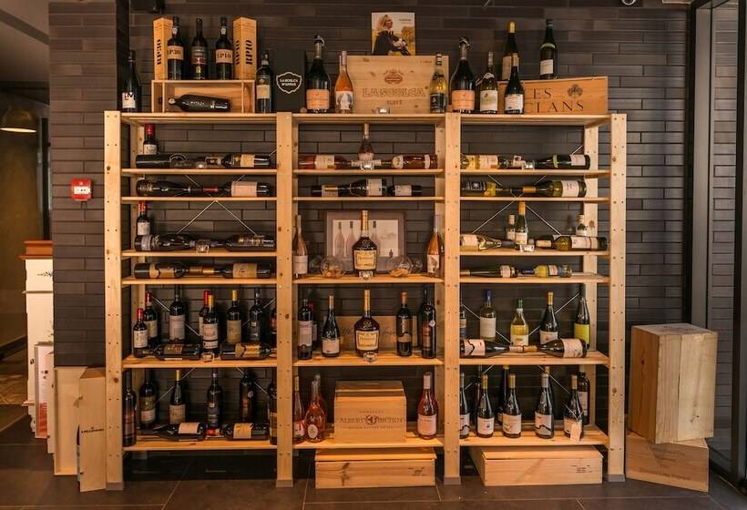 All Seasons Residence Hotel Free Parking