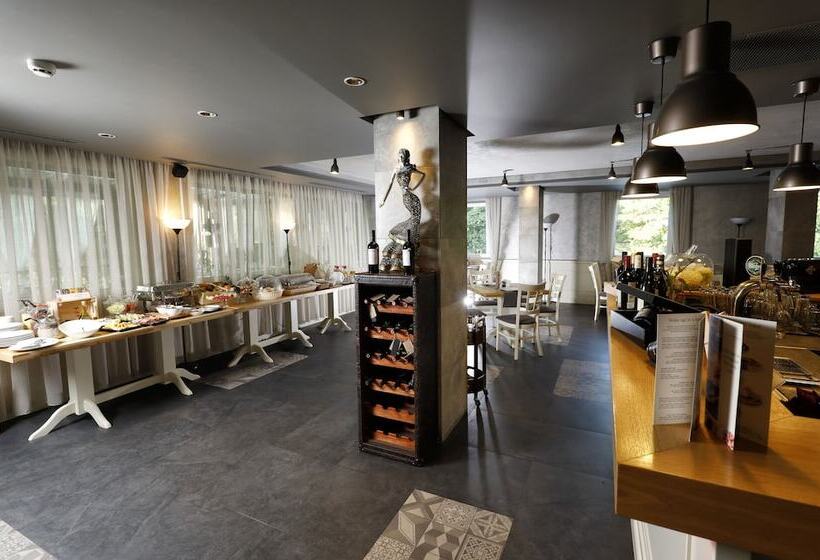 All Seasons Residence Hotel Free Parking