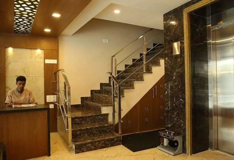 ホテル Santhi Bhavan