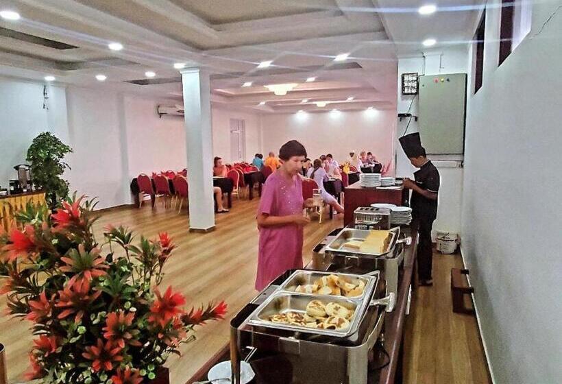 فندق Serenade Beach