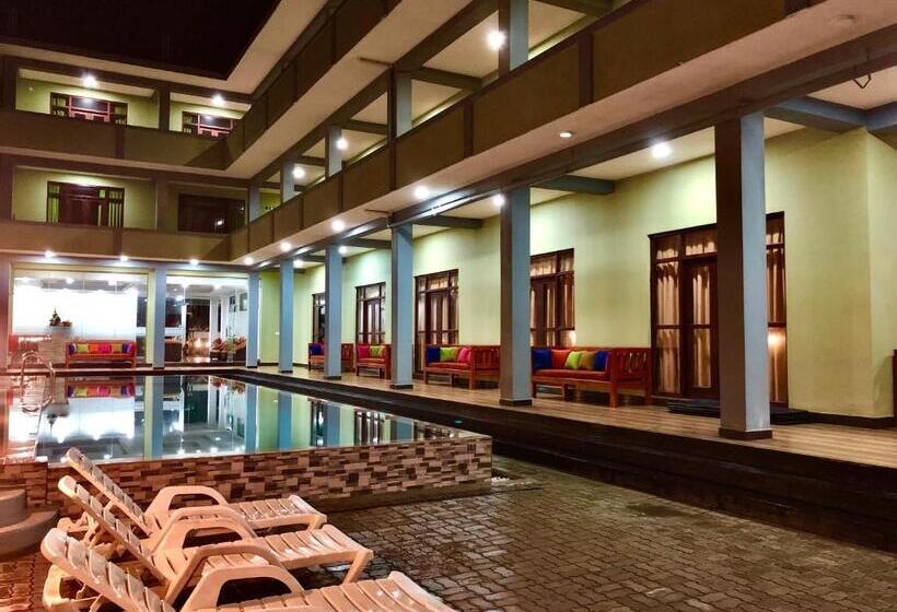 فندق Serenade Beach