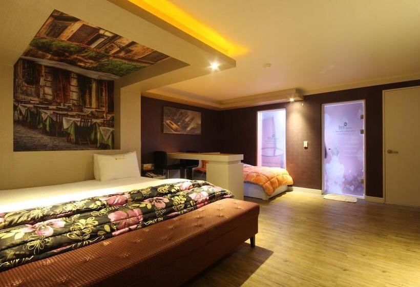 مُتل 9st Traveltel