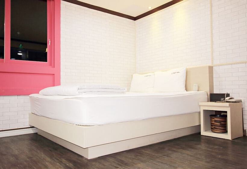 مُتل 9st Traveltel