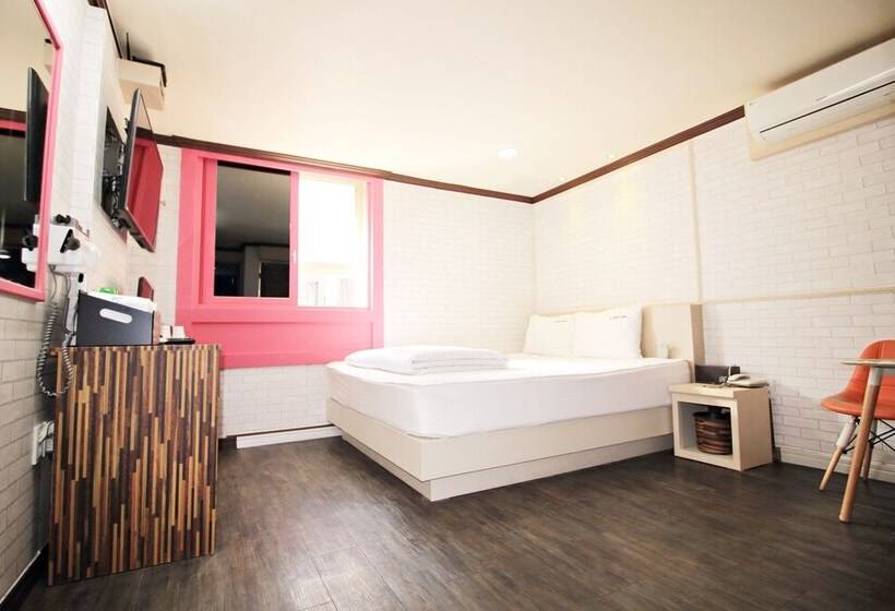 مُتل 9st Traveltel