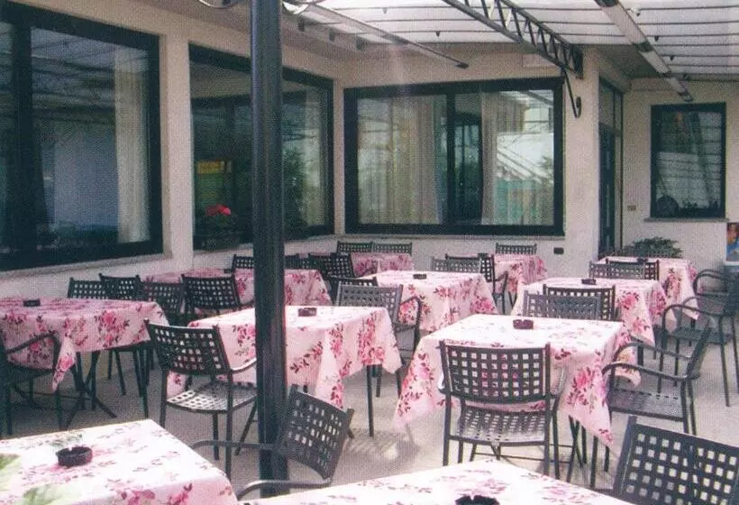 Hotelli Albergo Ristorante Lavedo
