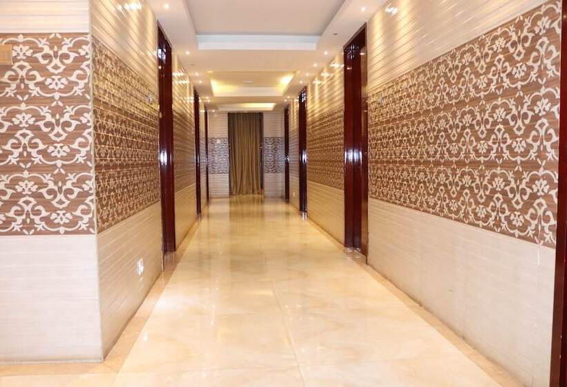 فندق Hyders Park The Business