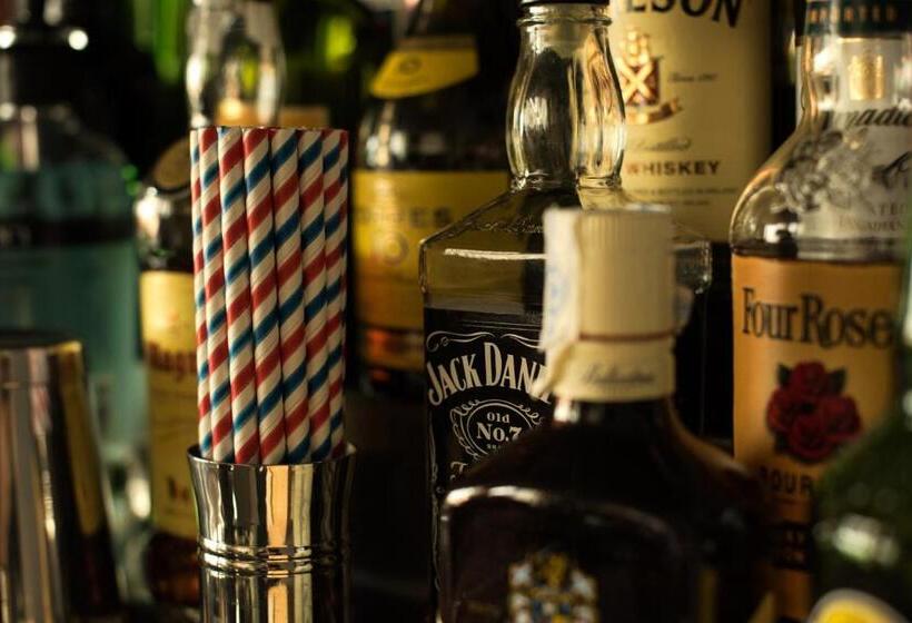 هتل Pompaelo Plaza Del Ayuntamiento & Spa