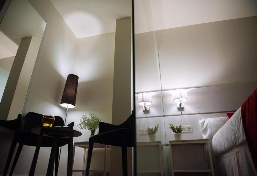 هتل Pompaelo Plaza Del Ayuntamiento & Spa