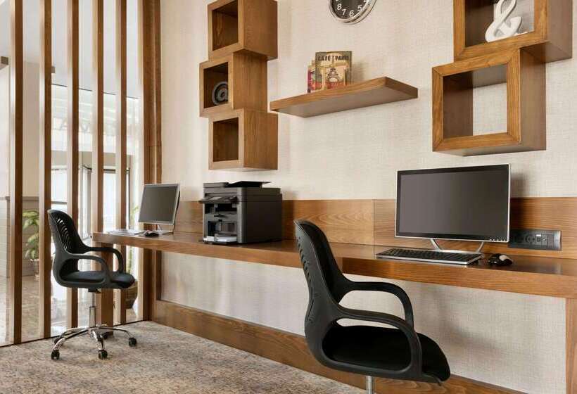 בית מלון כפרי Ramada Iskenderun