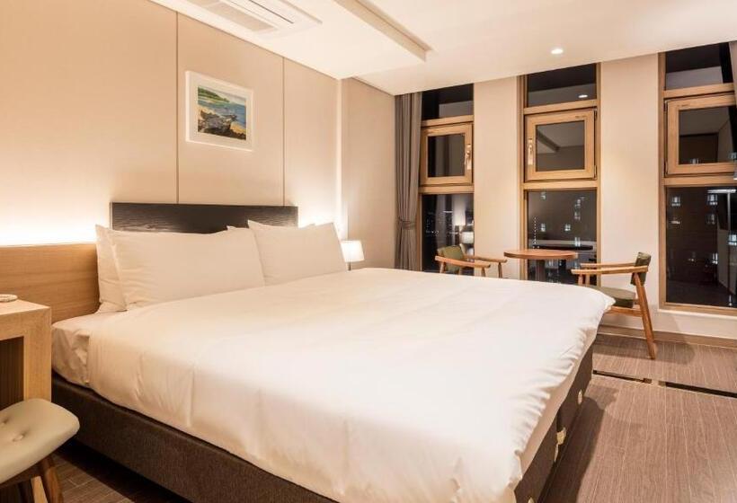 בית מלון כפרי The First Stay