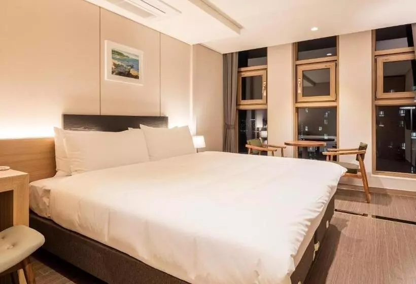 Hotelli The First Stay