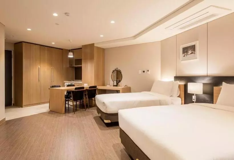 Hotelli The First Stay