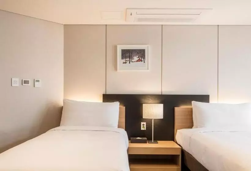 Hotelli The First Stay
