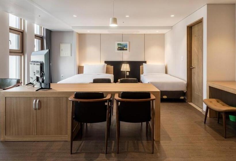 בית מלון כפרי The First Stay