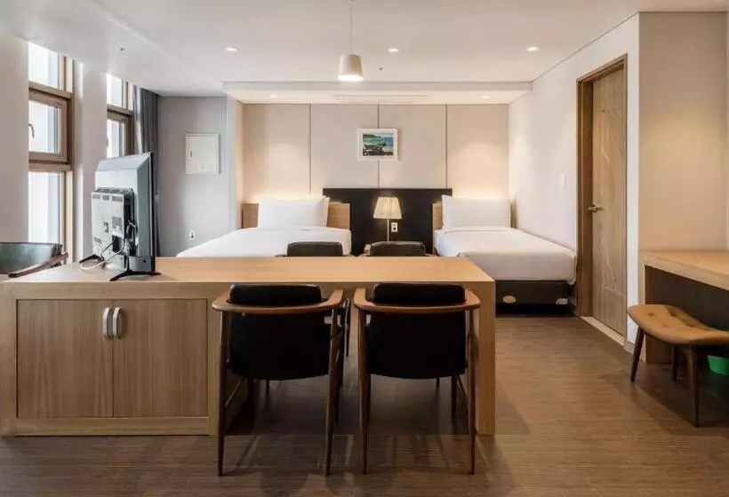 Hotelli The First Stay