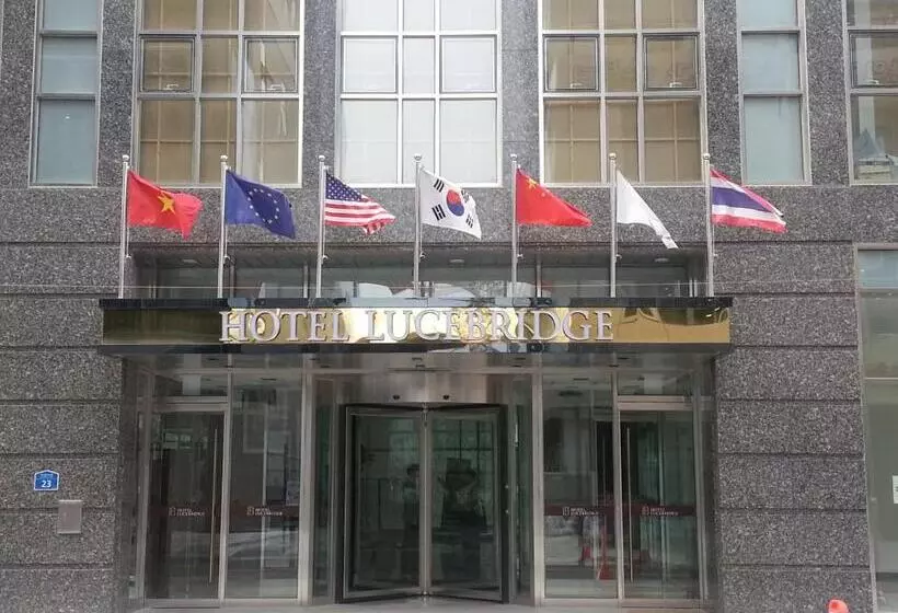 Hotelli The First Stay