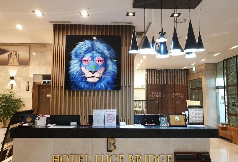 בית מלון כפרי The First Stay