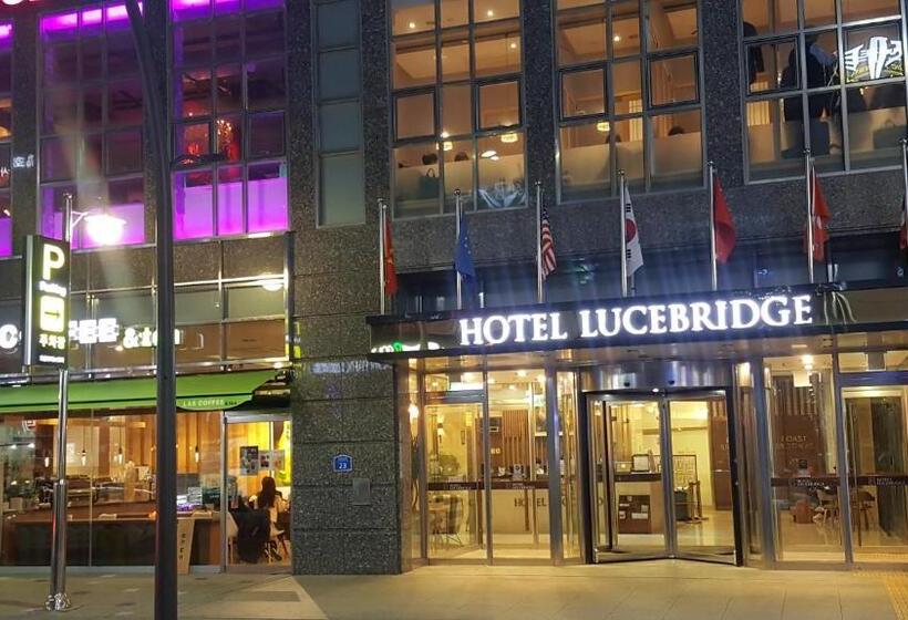 בית מלון כפרי The First Stay