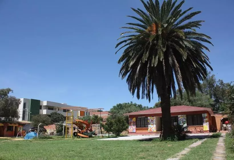 تختخواب و صبحانه La Cúpula Hostel & Camping