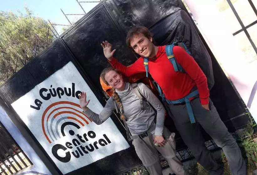 تختخواب و صبحانه La Cúpula Hostel & Camping