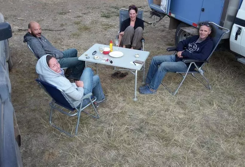 تختخواب و صبحانه La Cúpula Hostel & Camping