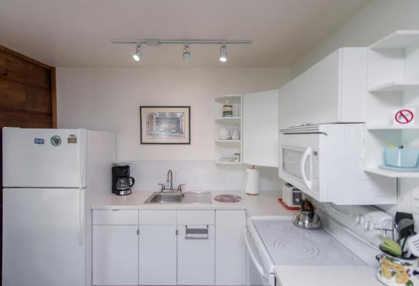 Bye The Bay Bed And Breakfast