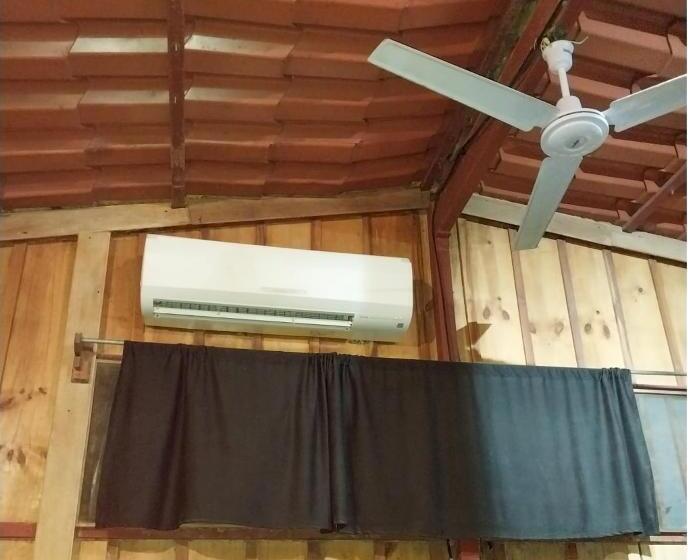 هتل Burnt Toast Surfcamp