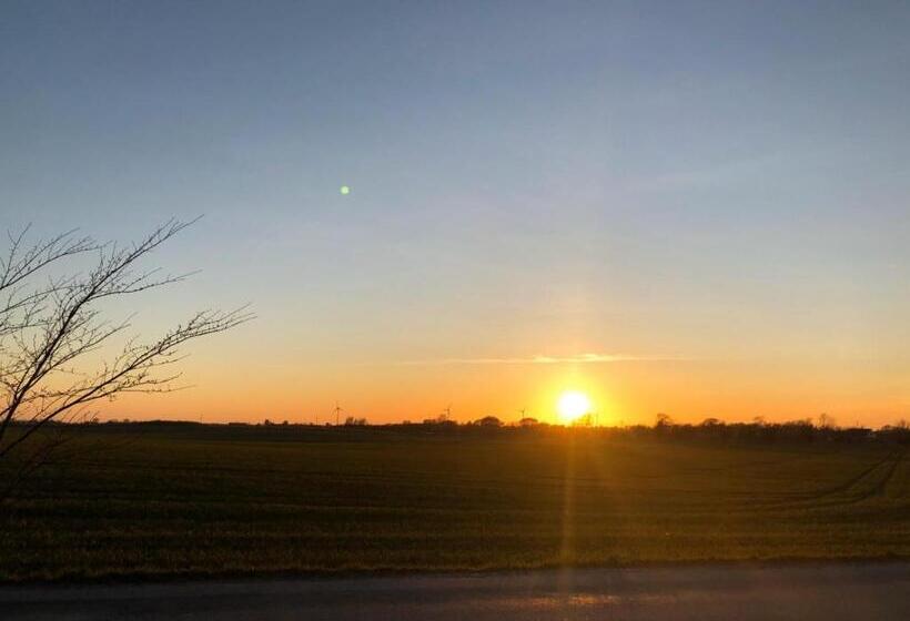 هتل Burnt Toast Surfcamp