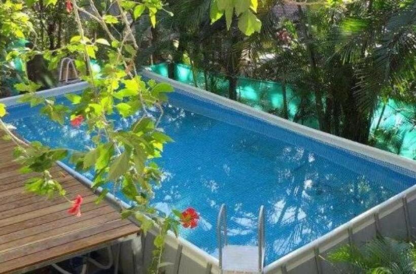 هتل Burnt Toast Surfcamp