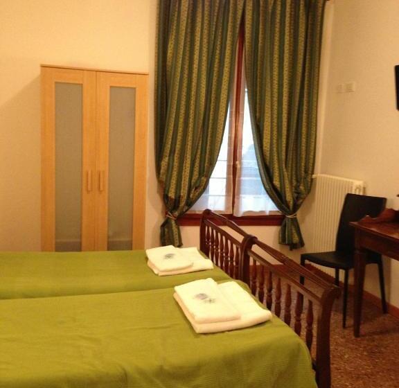 هاستل Foresteria Valdese Venezia